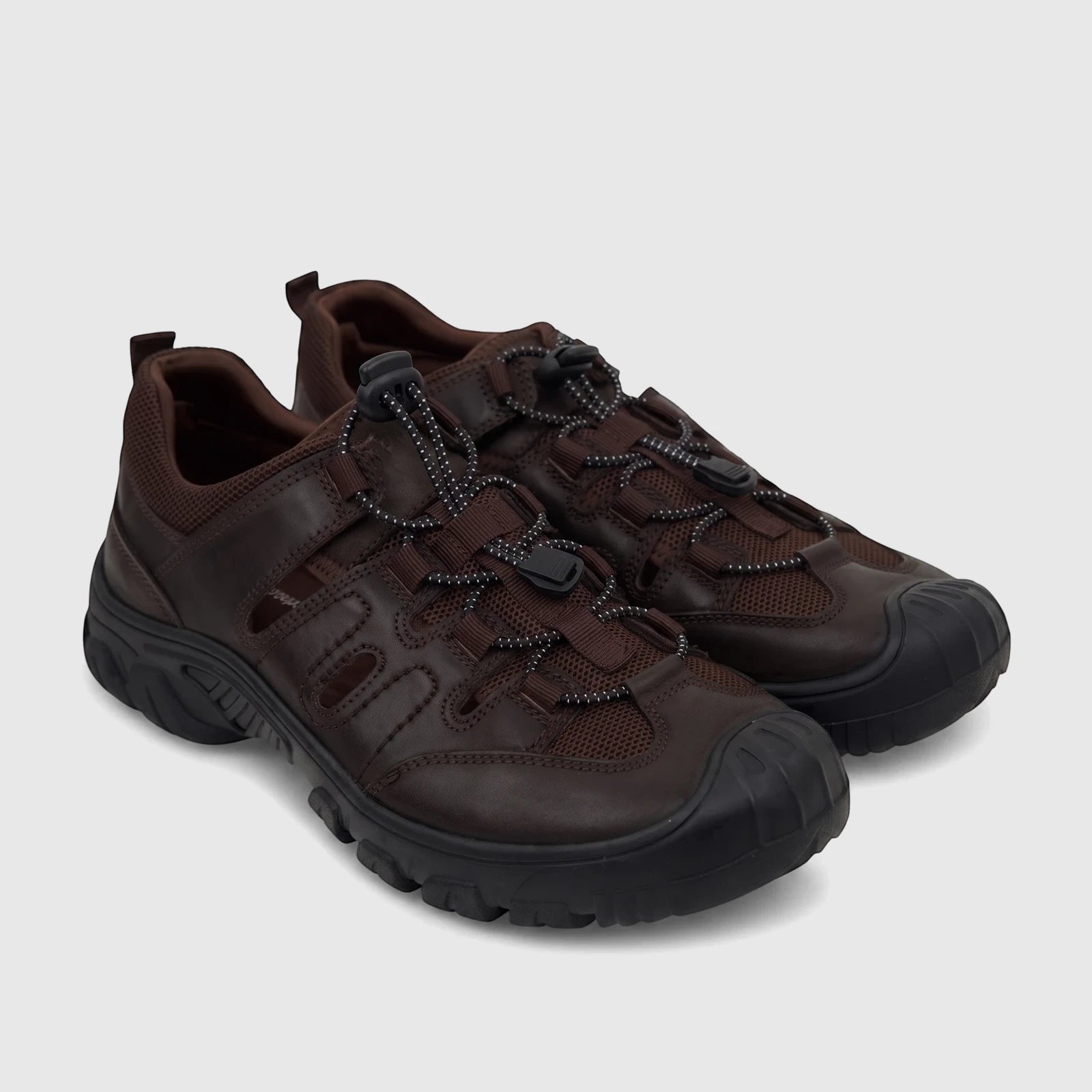 Pair of HP Men's Comfort Sandal Elio HPM01054 in brown, featuring mesh and leather, with a quick-lace system.