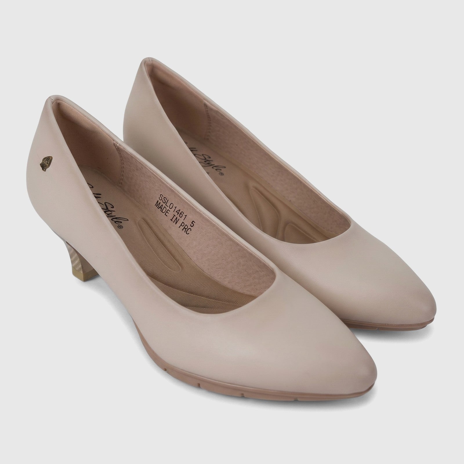Hush Puppies Soft Style Ladies Comfort Court Aradia nude pumps, smooth upper with low block heel, angled side view.