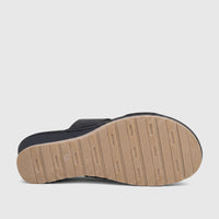 Hush Puppies Soft Style Ladies Comfort Sandal Posha SSL01654 in black, featuring a textured tan sole, viewed from the bottom.