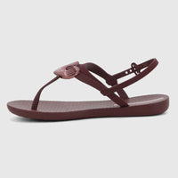 Ipanema Class Dreamy Sandal GIL83769 in burgundy with a thong strap and decorative metallic centerpiece for a stylish,