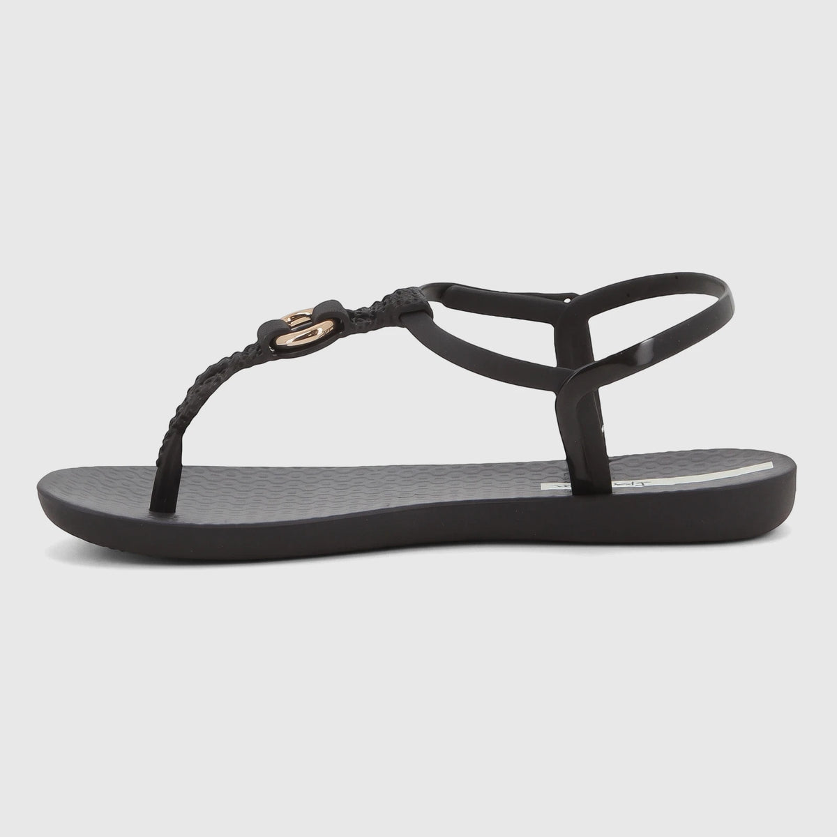 Ipanema Class Luma GIL27428 black T-strap sandal for women, featuring a braided upper and a prominent gold circular