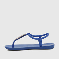 Ipanema Class Luxury GIL83954 sandal in vibrant blue with a silver metallic accent and adjustable ankle strap, shown in a
