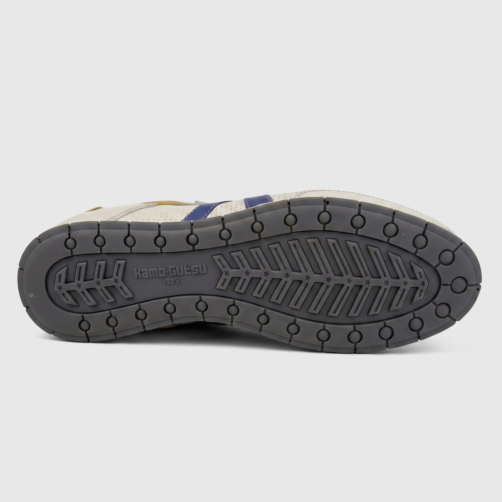 White and blue Kamo-Gutsu Men's Leather Sneaker Tifo 044 (Bianco Jeans), detailed view of the dark grey rubber sole.