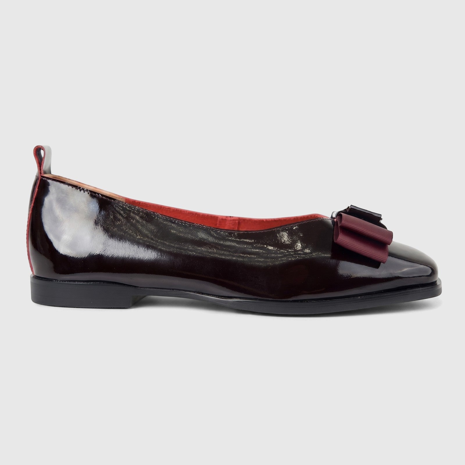 Morbido Ladies Leather Pump BIL-023 in wine red patent leather, side view with bow detail and low heel.