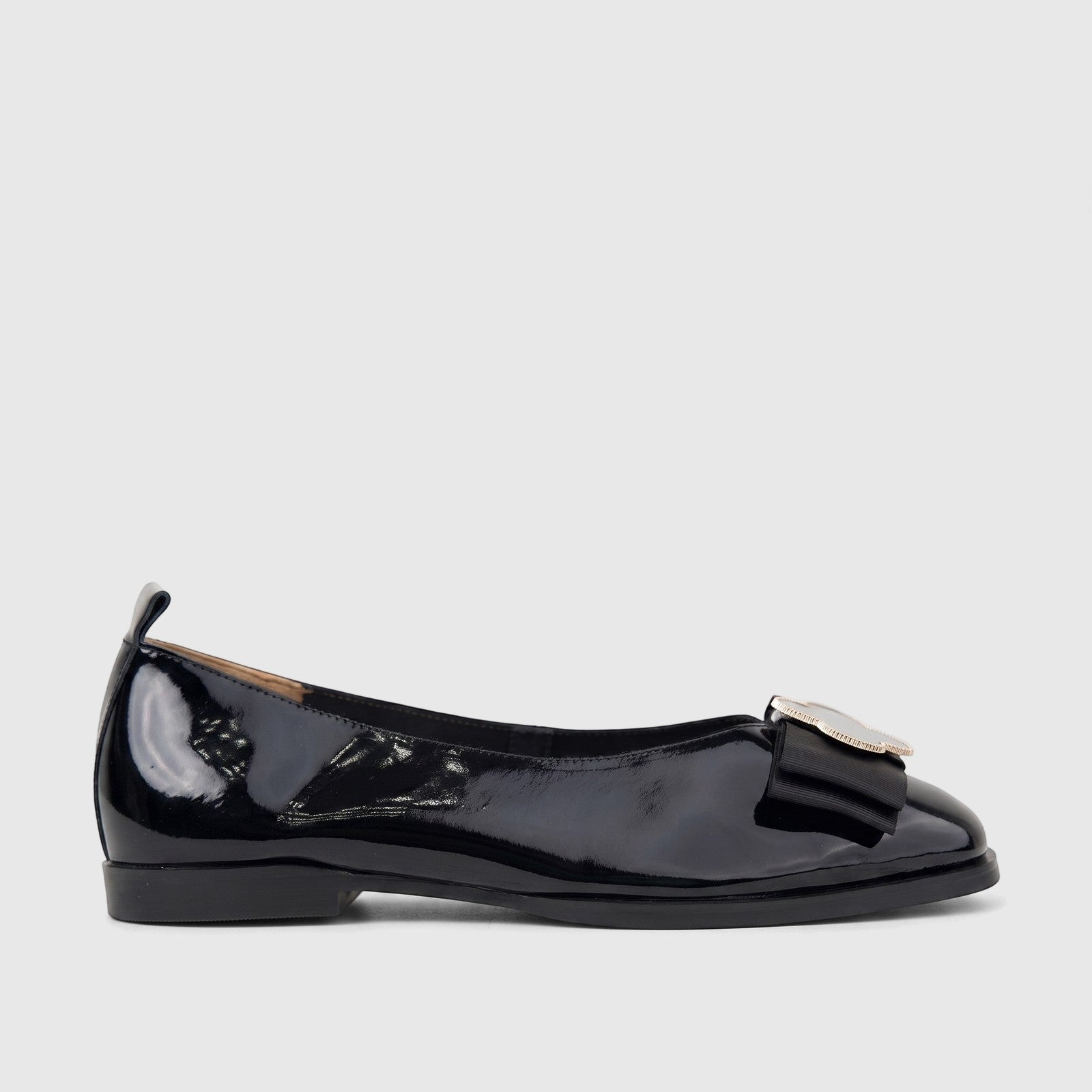 Morbido Ladies Leather Pump BIL-025 in black patent leather with a decorative bow and gold-tone buckle, viewed from the side