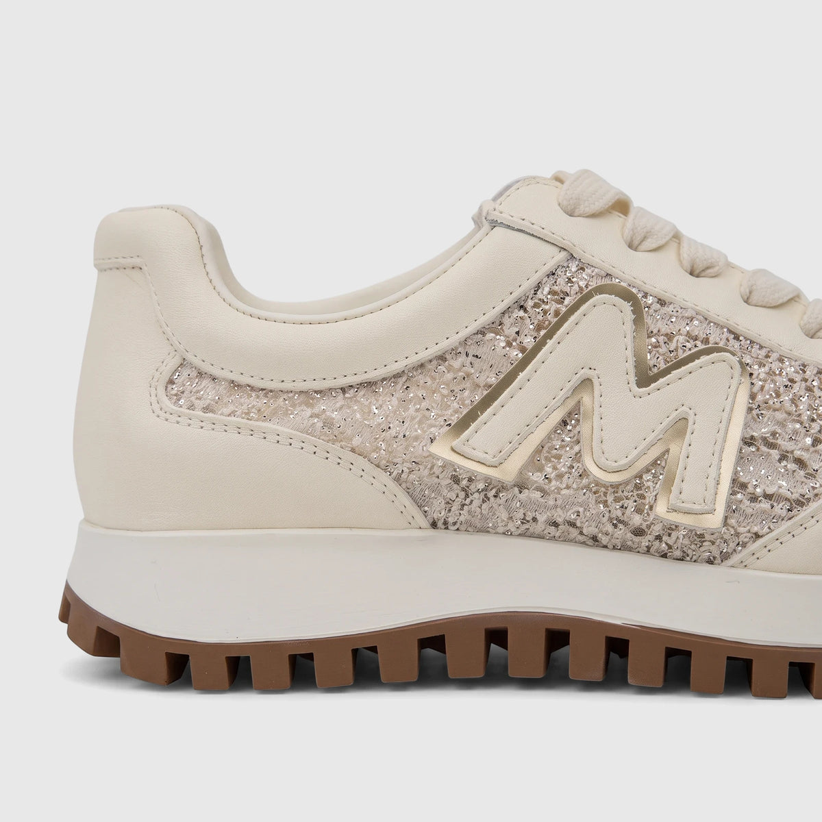 Morbido Ladies Leather Sneaker Beige HAS-004, close-up side view, showcasing beige leather and glitter upper with a gold 'M'