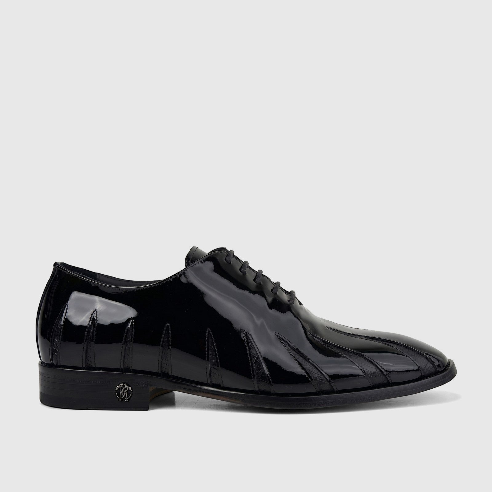 Roberto Cavalli men's 30713 dress oxford shoe in black patent leather, featuring an elegant profile view.