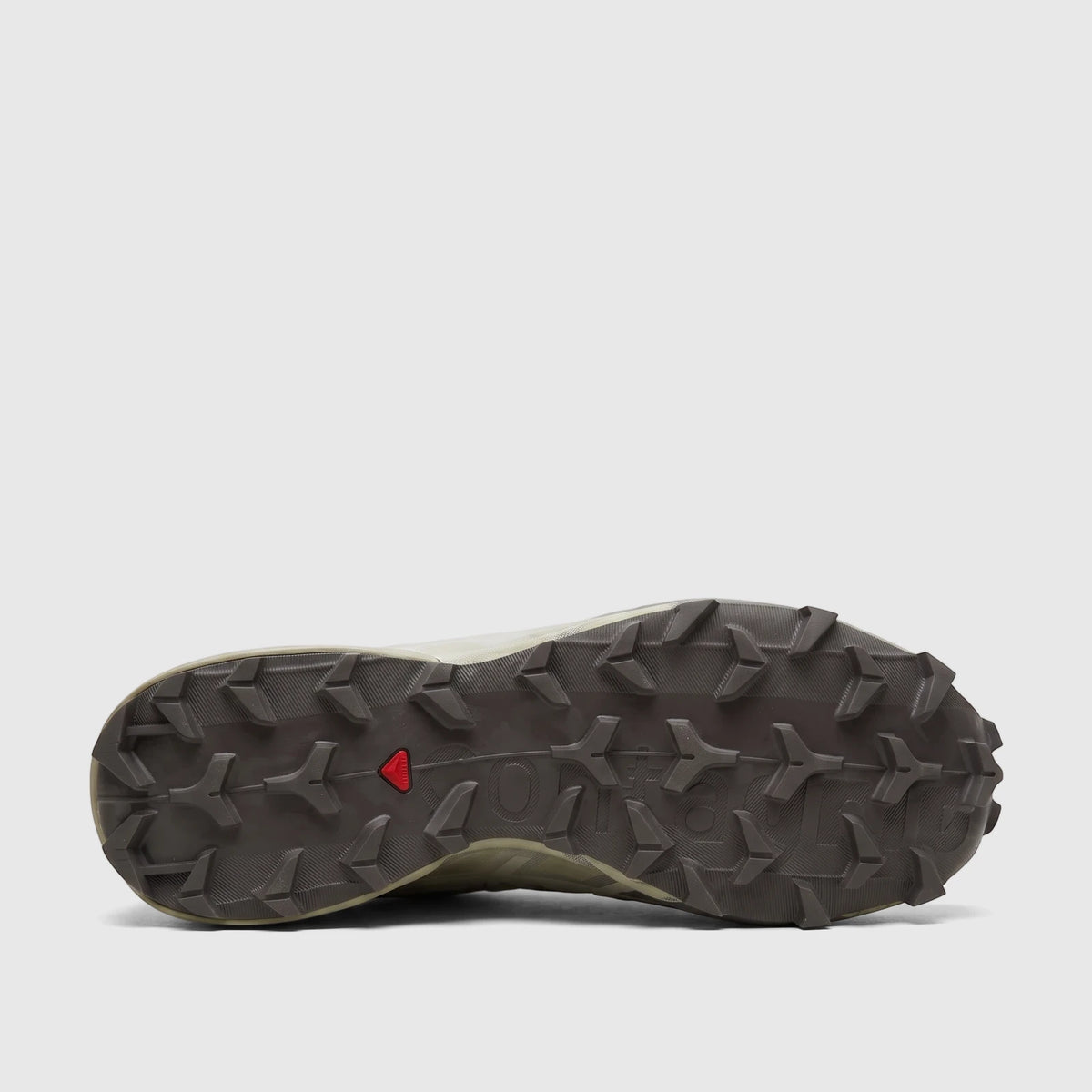 Sole view of a Salomon Men's Sneaker Speedcross 6 492001, featuring a dark gray rugged Contagrip outsole with a red Salomon