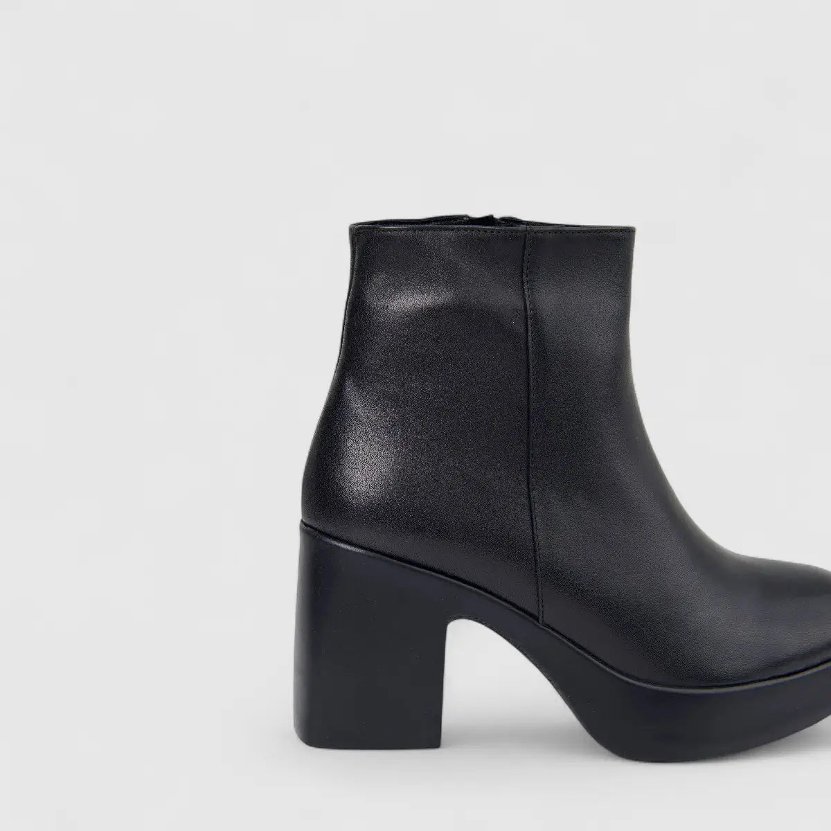Sofia Mare Ladies Leather Ankle Boot With Block Heel 11079 Black SB85