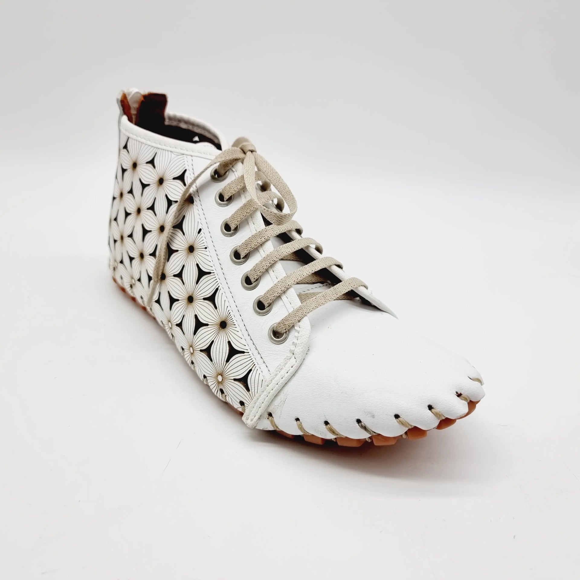 KAR 1178 WHITE Pumps | familyshoecentre