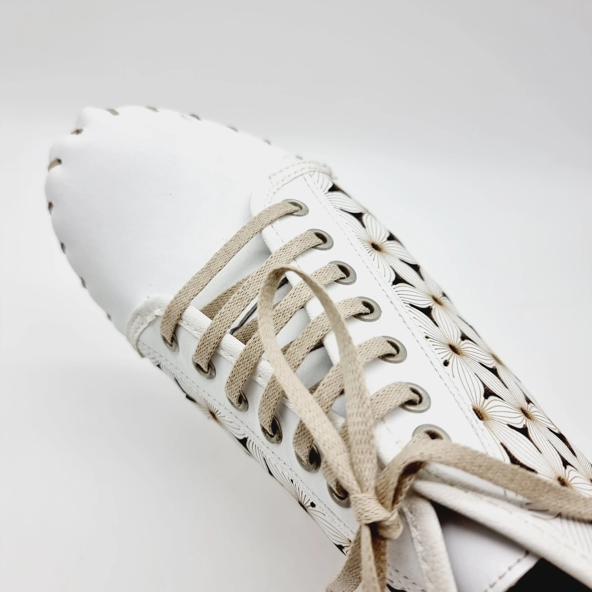 KAR 1178 WHITE Pumps | familyshoecentre